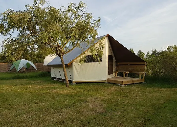 Camping Les Chagnelles Le Perrier